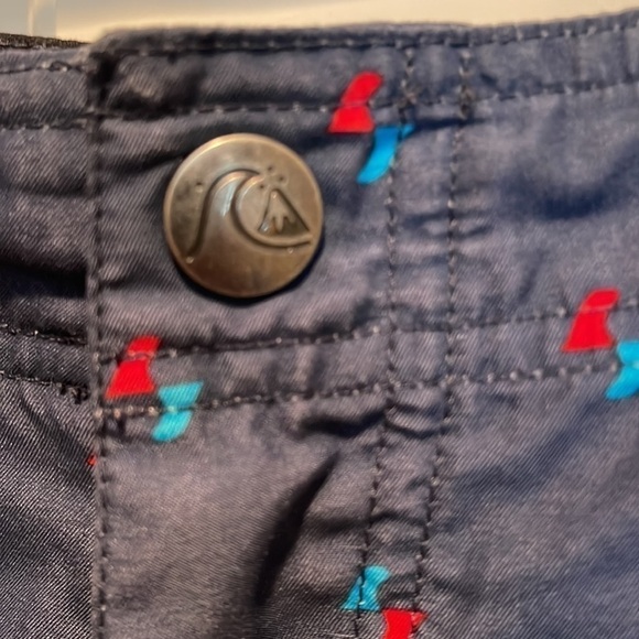 Quicksilver 🔥sale🔥🌟blue and red surf 🏄♂️ shorts - Picture 4 of 10